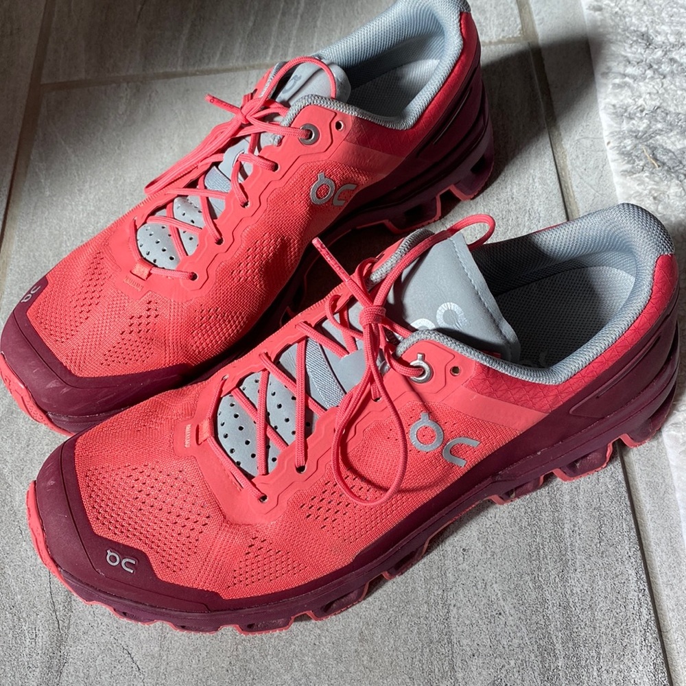 On cloud 9 trail shoes 9.5